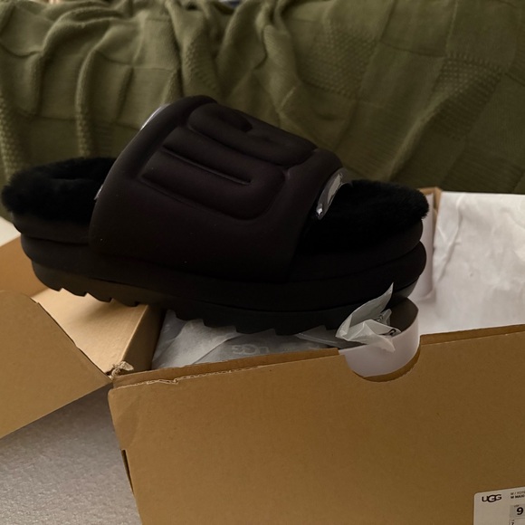 Black ugg slides - Picture 4 of 4